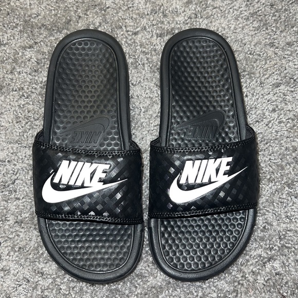 Nike Shoes - nike slides - black